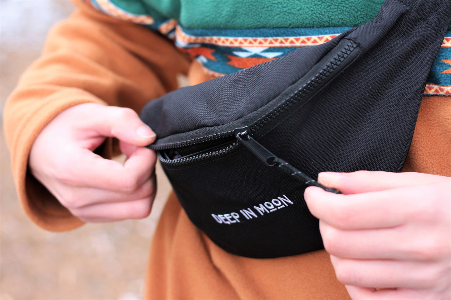 04 - DEEP IN MOON Waistpack